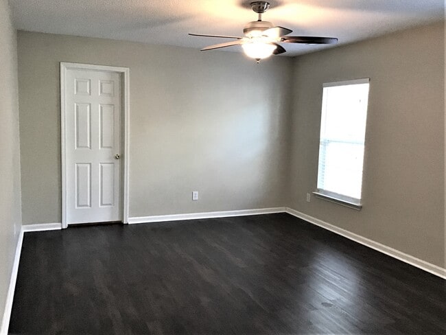 Building Photo - 5037 Thornton Dr