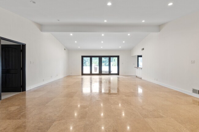 Building Photo - 9572 Stuart Ln