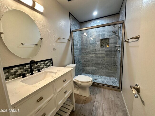 Building Photo - 116 W Loma Vista Dr