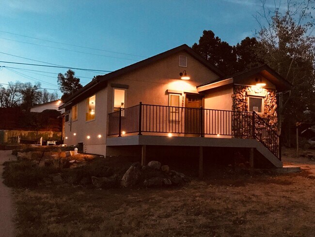 Building Photo - Redstone Cabin featuring Luxury, Convenien...