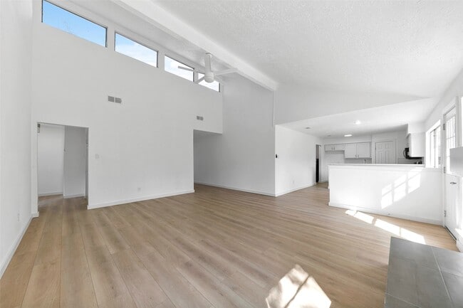 Building Photo - 2042 Lexington Woods Dr