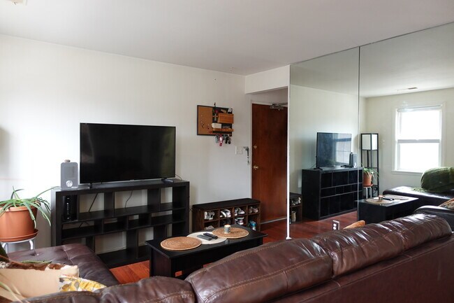 Building Photo - 2001 Fort Davis St SE