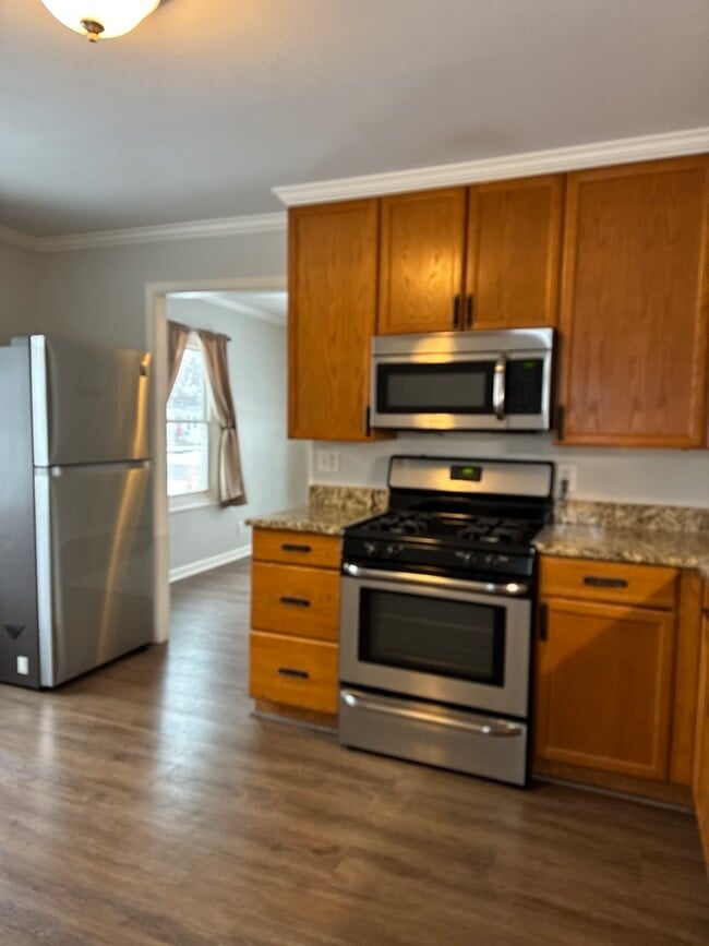 Building Photo - 905 Brentwood Dr