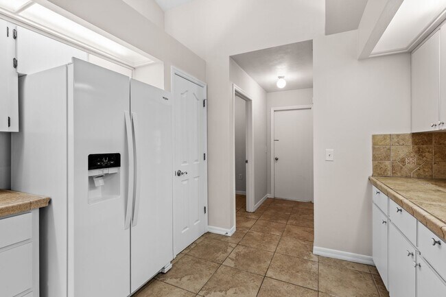 Building Photo - 3 Bedroom, 2 Bath Home in Broadmoor