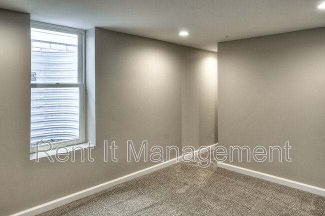 Building Photo - 1220 S 55th St