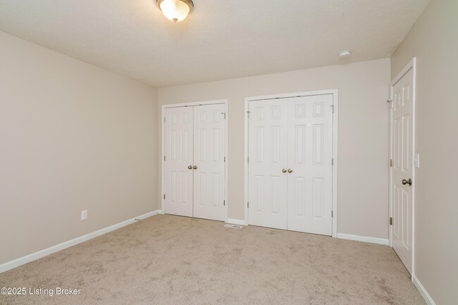 Building Photo - 6526 Bridle View Cir