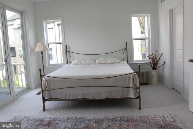 Building Photo - 4975 Longmire Wy