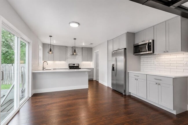 Building Photo - 9706 Cottle Dr