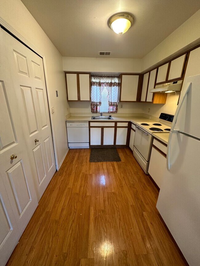 Building Photo - Adorable Condo for Rent in Warren