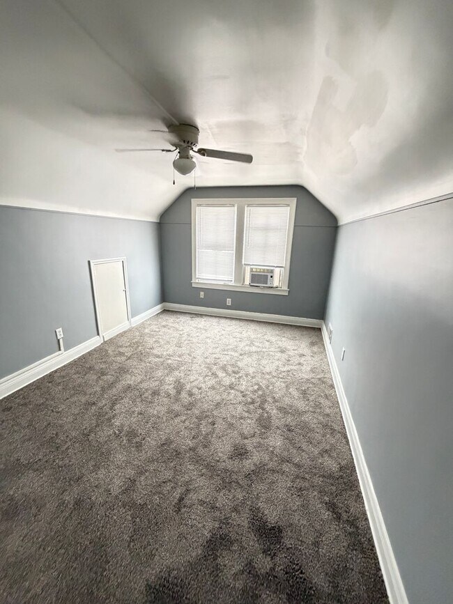 Building Photo - 206 Kenoak Dr