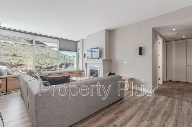 Building Photo - 140 E Rio Salado Pky