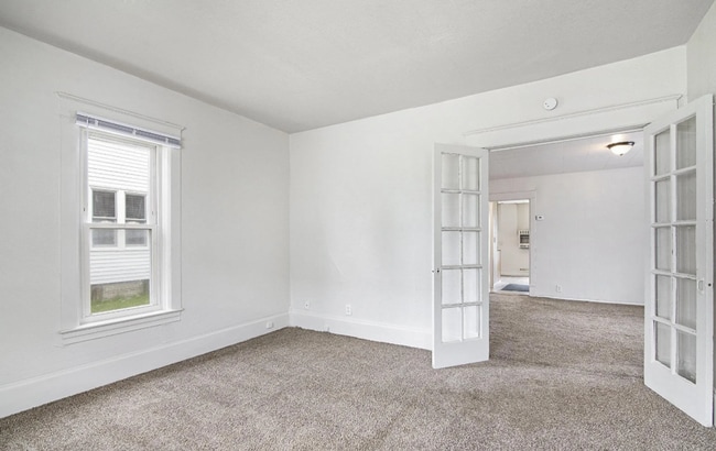 Building Photo - Selling - River Street