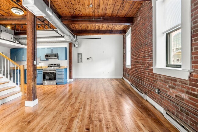 Building Photo - 49 Munroe St