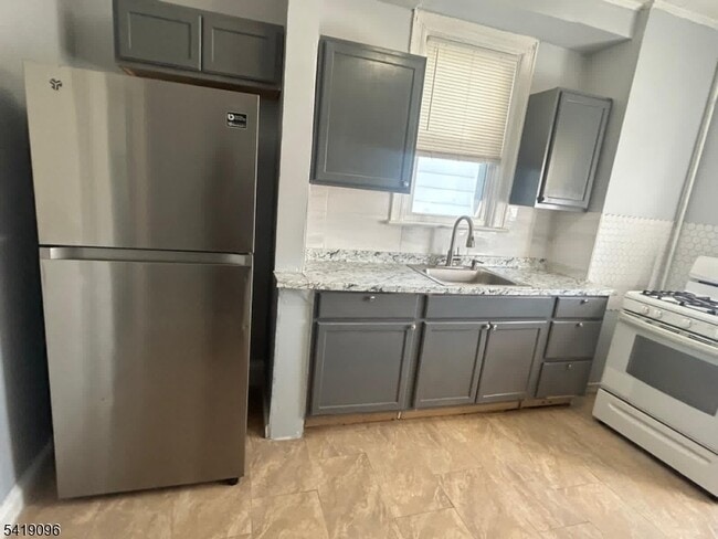 Building Photo - 329 Columbia Ave