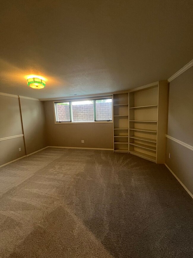 Building Photo - Stunning Kalispell Golf Course Home