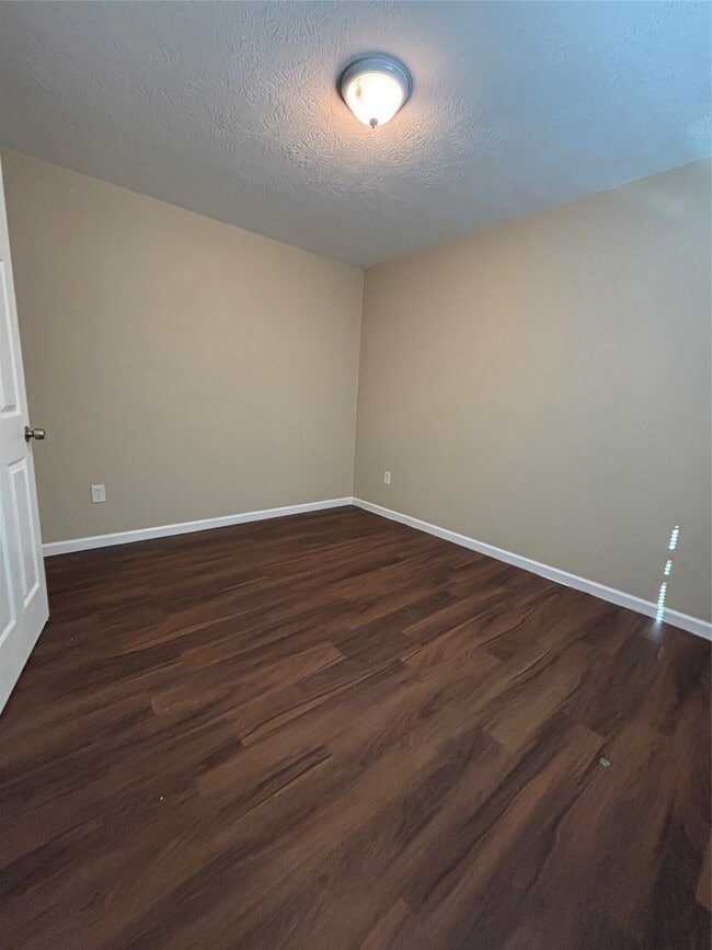 Building Photo - 17109 River Rd