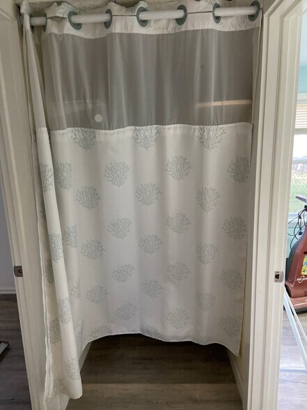 Building Photo - 215 Grant Ave