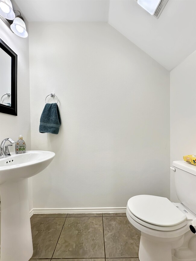 Building Photo - 5714 Montevista Dr