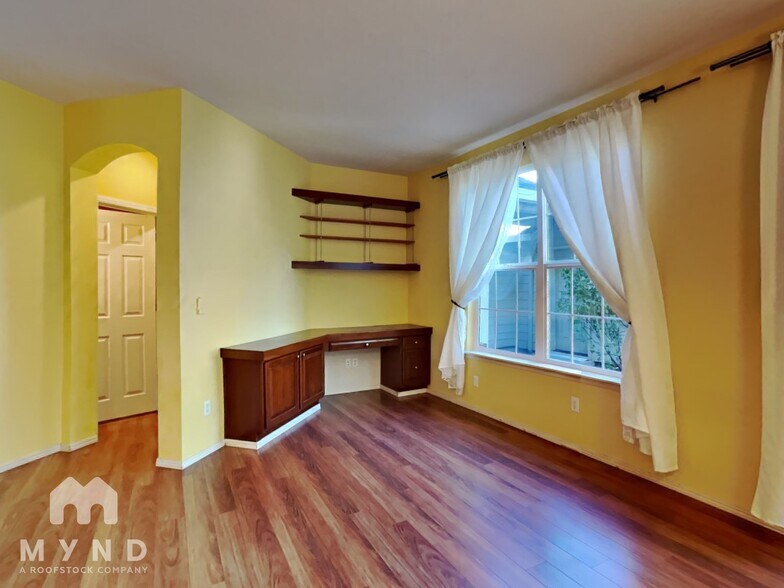 Building Photo - 1723 NE Ashberry Dr