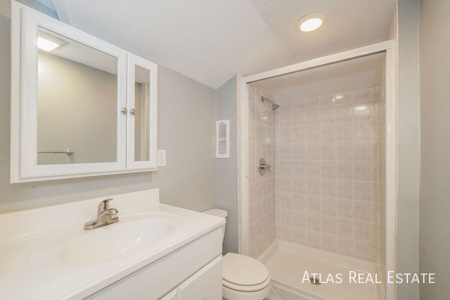 Building Photo - 4631 W 62nd Terrace