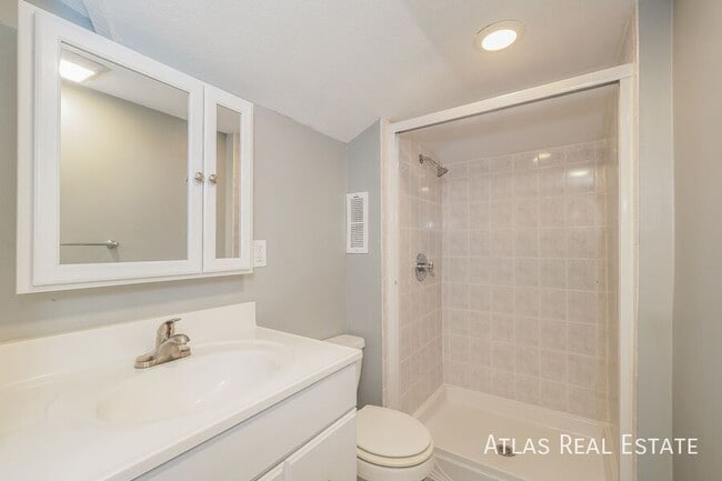 Building Photo - 4631 W 62nd Terrace