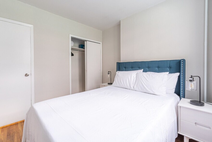 Building Photo - 319 W 56th St