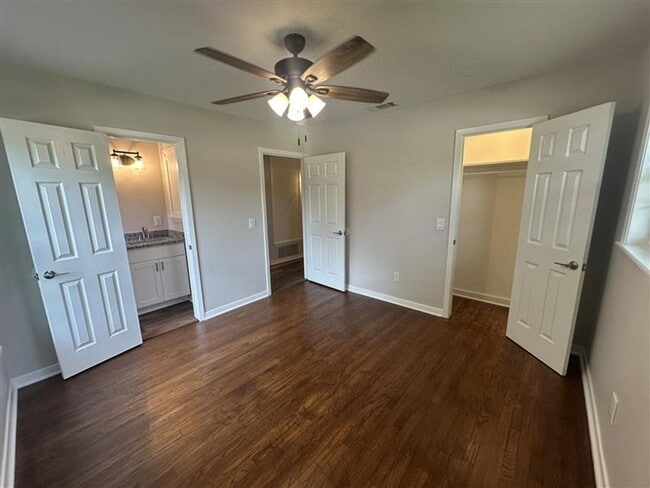 Building Photo - 2533 Chelsea Dr