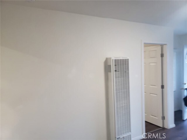 Building Photo - 716 W 75th St