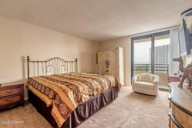 Building Photo - 1 Oceans West Blvd