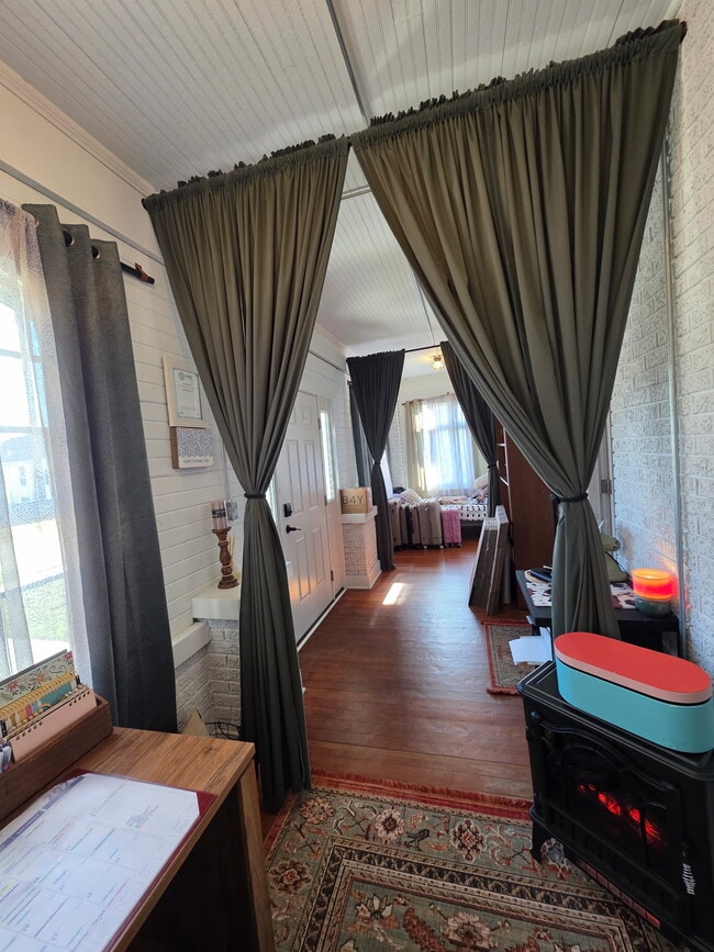 Building Photo - 329 N School Ave