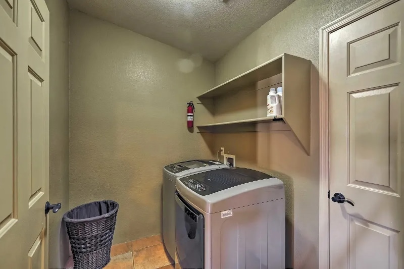 Building Photo - 2598 Rainbow Ave N