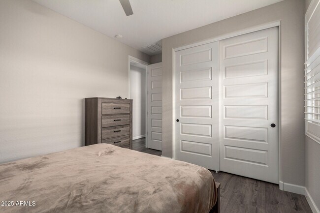 Building Photo - 7578 W Tierra Buena Ln