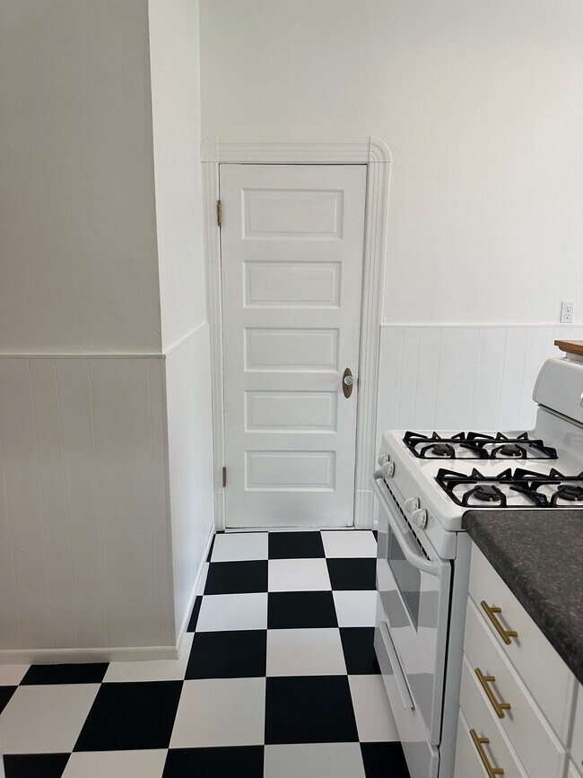 Building Photo - 4269 Botanical Ave