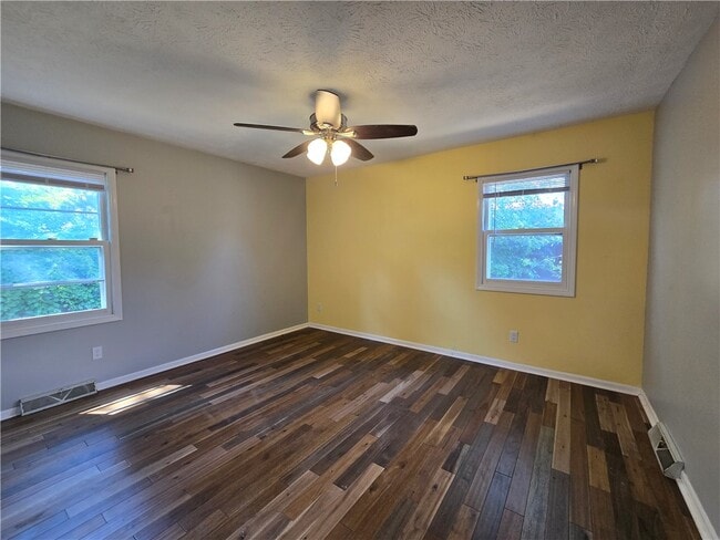 Building Photo - 9 Hepatica Ln