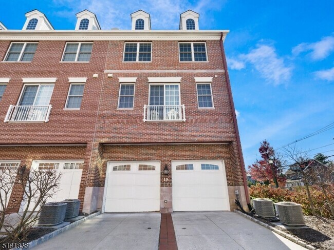 Building Photo - 19 Beresford Ln