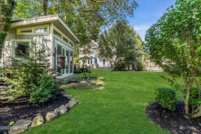 Building Photo - 146 Rumson Rd