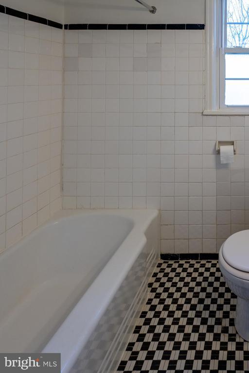 Building Photo - 6612 Wakefield Dr