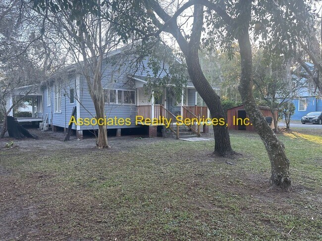 Building Photo - Totally Remodeled Vintage Home - FULLY FURNISHED!!!