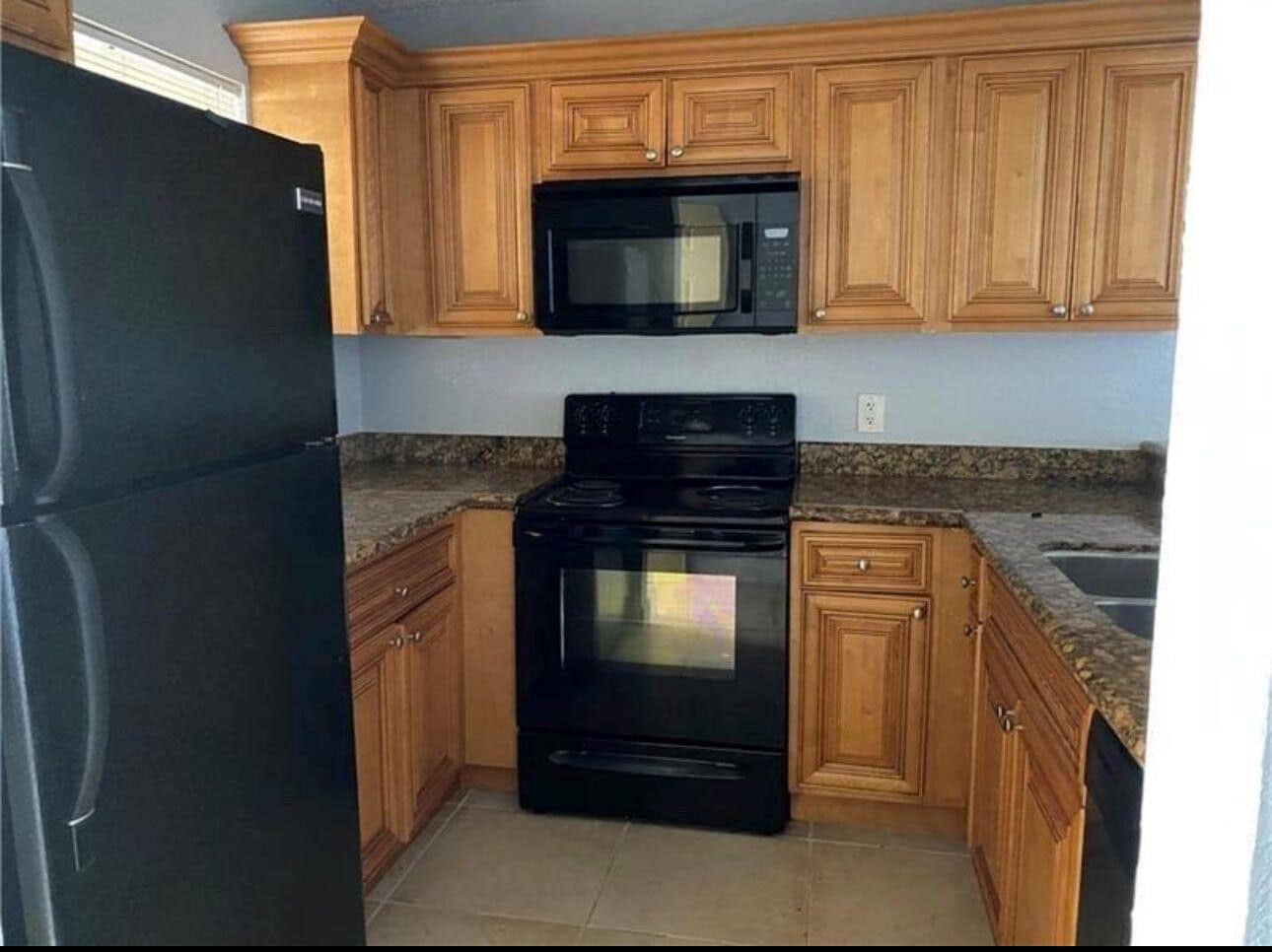 Building Photo - 1455 Lake Crystal Dr