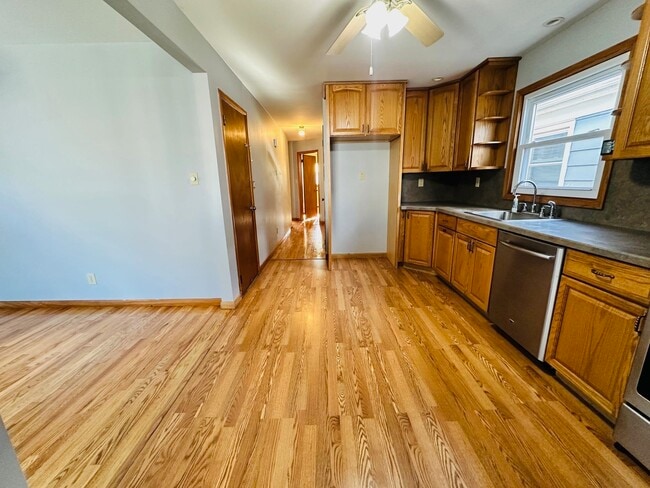 Building Photo - 126 W 25th St