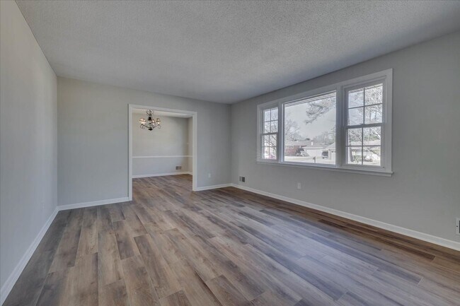 Building Photo - 3 Bed/2Bath home with garage, sunroom, and shed in Martinez