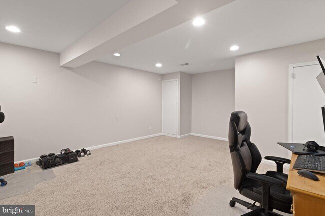 Building Photo - 8573 Tyrolean Way
