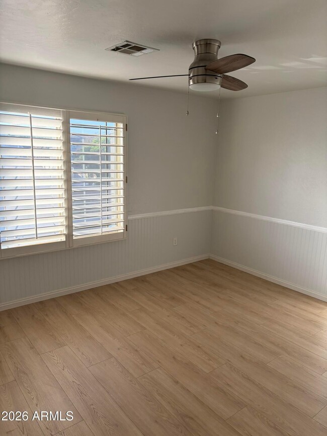 Building Photo - 768 E Irma Ln