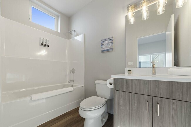 Building Photo - 918 21st St