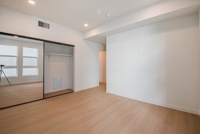 Building Photo - Welcome to the Gramercy