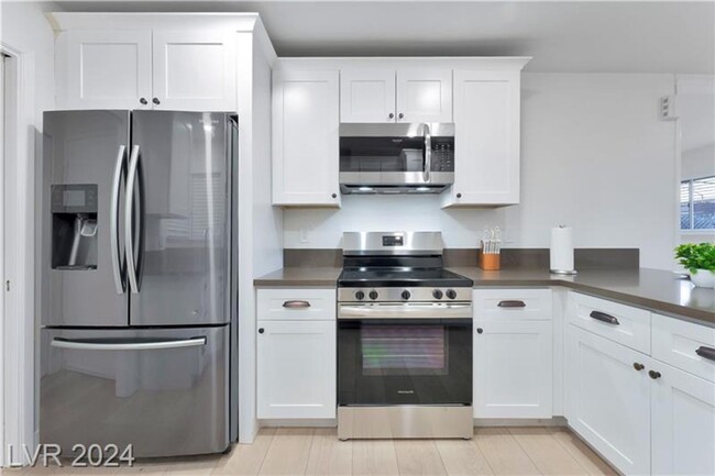 Building Photo - Single Story, Furnished Home
