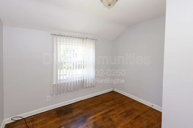 Building Photo - 4871 Oakland Dr