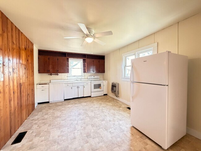 Building Photo - Location, Community, Quality Living. It Starts Here!