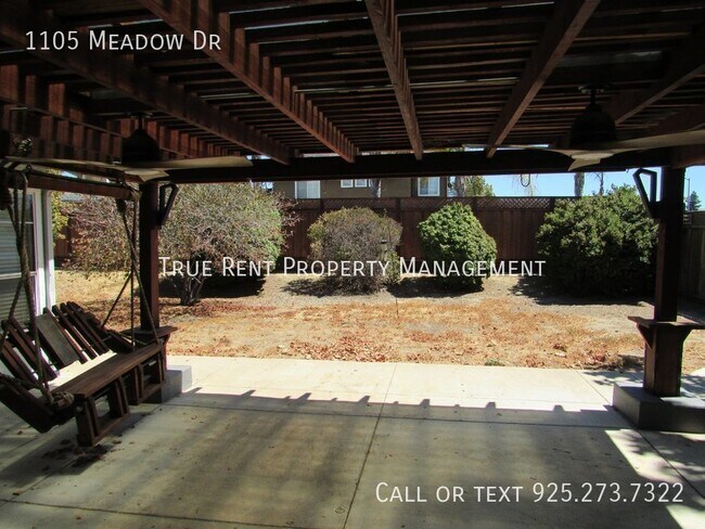 Building Photo - Beautiful 3 Bed, 2 Bath Home in Great Live...