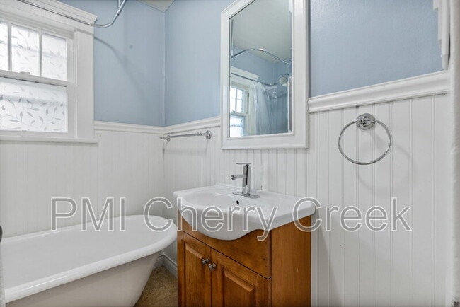 Building Photo - 3195 Fenton St